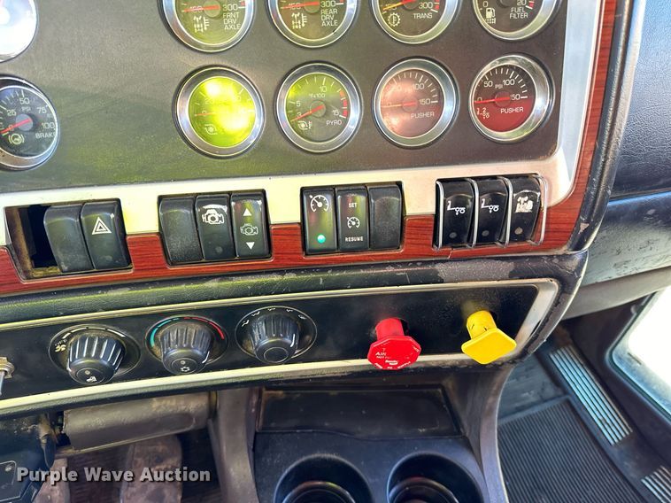 image for item DQ7415 2007 Kenworth  T800 dump truck