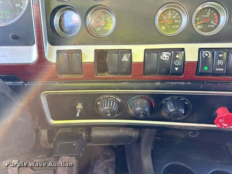 image for item DQ7415 2007 Kenworth  T800 dump truck