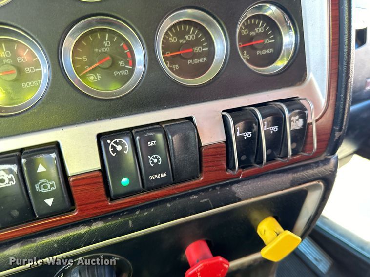 image for item DQ7415 2007 Kenworth  T800 dump truck