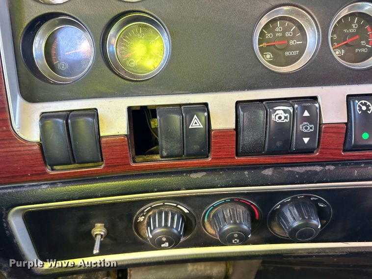 image for item DQ7415 2007 Kenworth  T800 dump truck