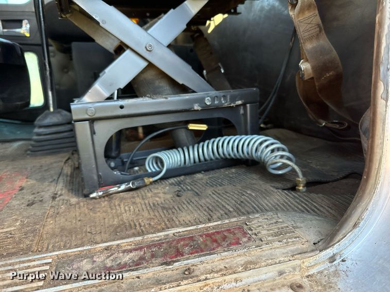 image for item DQ7415 2007 Kenworth  T800 dump truck