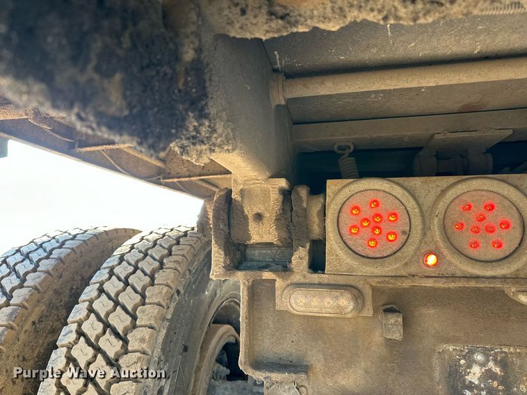 image for item DQ7415 2007 Kenworth  T800 dump truck