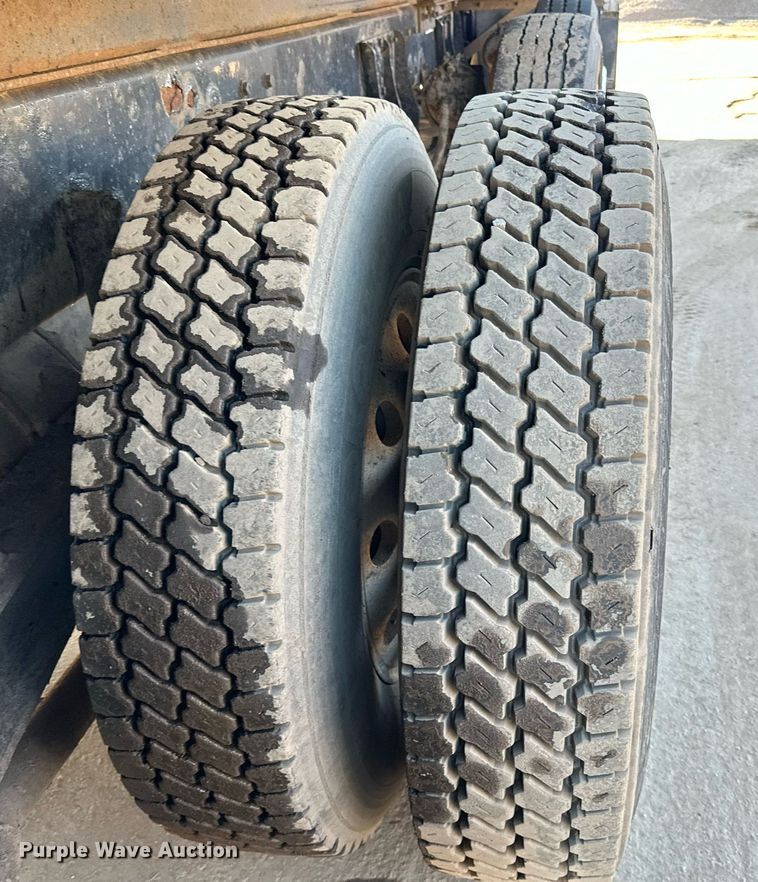 image for item DQ7415 2007 Kenworth  T800 dump truck