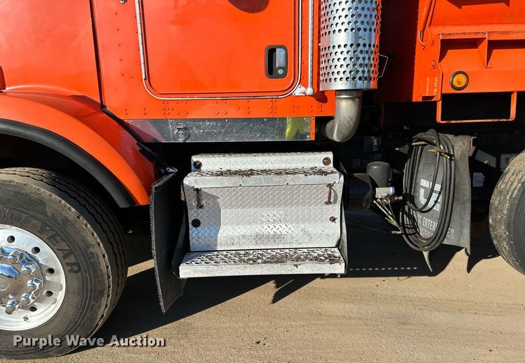 image for item DQ7416 2007 Kenworth  T800 dump truck