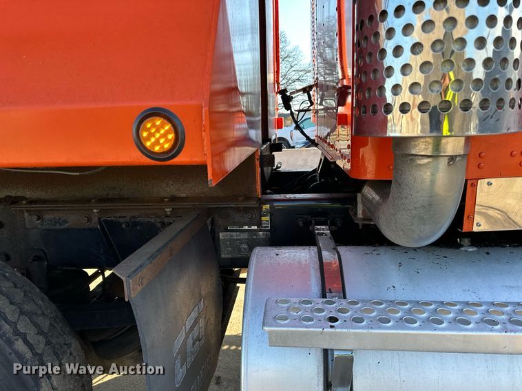 image for item DQ7416 2007 Kenworth  T800 dump truck