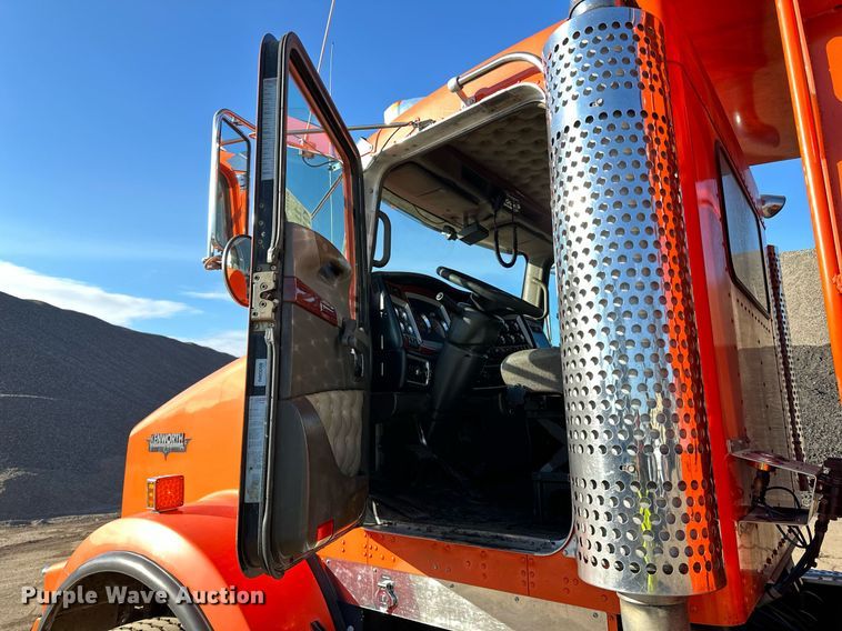 image for item DQ7416 2007 Kenworth  T800 dump truck