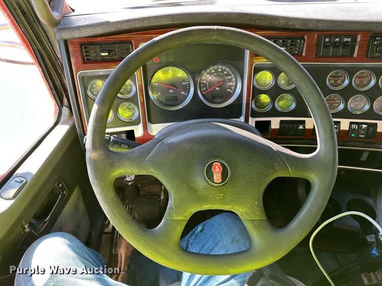 image for item DQ7416 2007 Kenworth  T800 dump truck