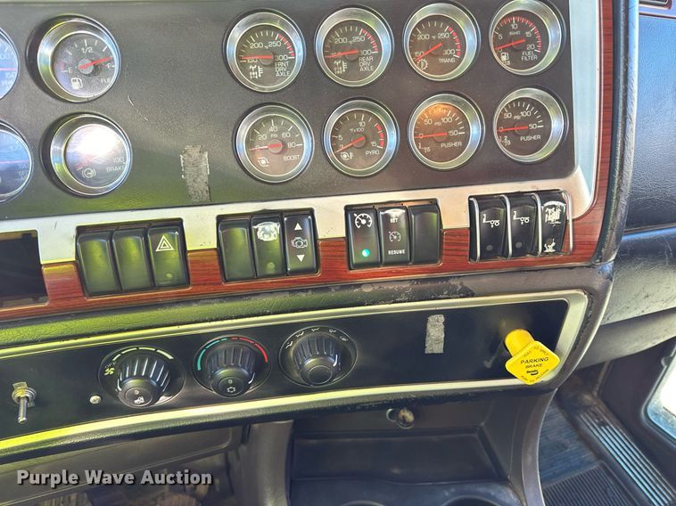 image for item DQ7416 2007 Kenworth  T800 dump truck