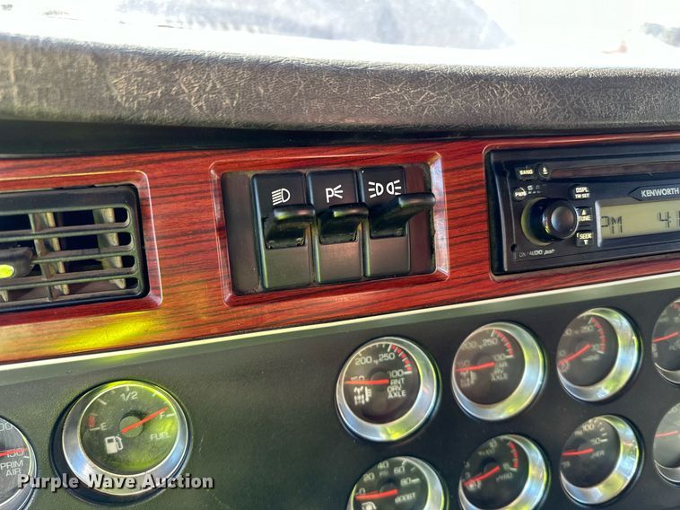 image for item DQ7416 2007 Kenworth  T800 dump truck