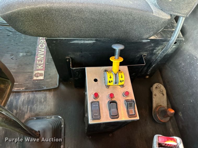 image for item DQ7416 2007 Kenworth  T800 dump truck