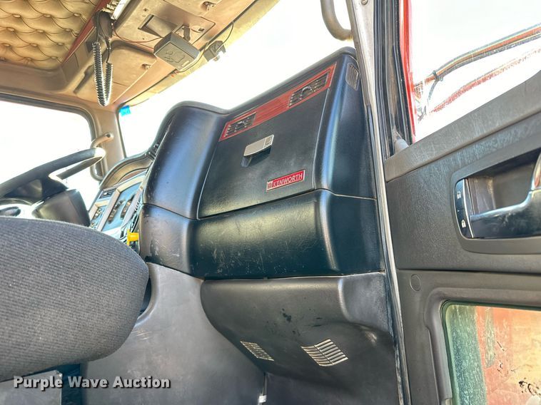 image for item DQ7416 2007 Kenworth  T800 dump truck