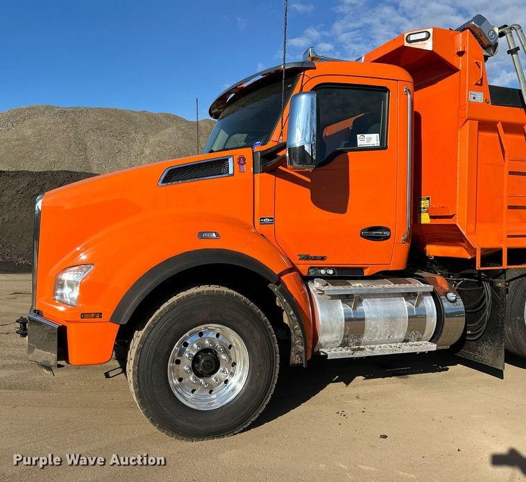 image for item DQ7417 2021 Kenworth  T880 dump truck