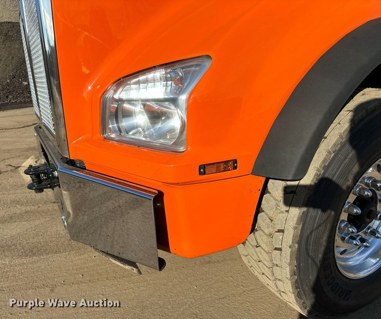 image for item DQ7417 2021 Kenworth  T880 dump truck
