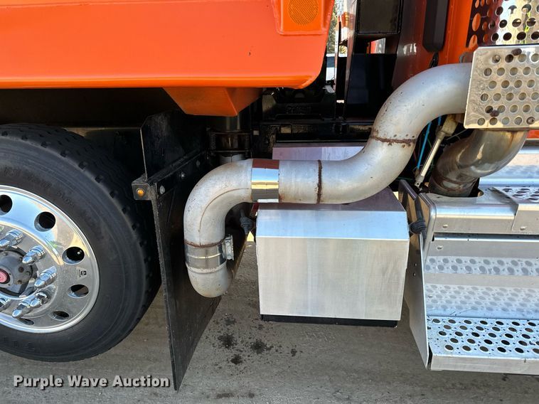 image for item DQ7417 2021 Kenworth  T880 dump truck