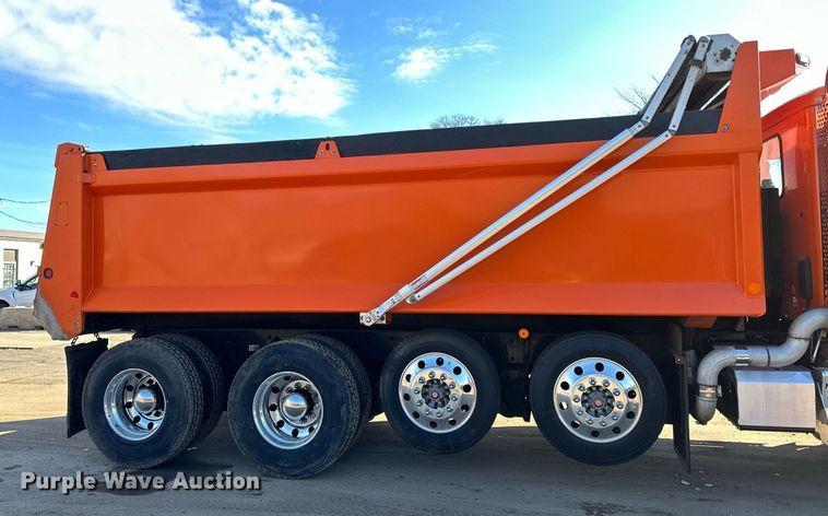 image for item DQ7417 2021 Kenworth  T880 dump truck