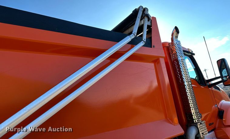image for item DQ7417 2021 Kenworth  T880 dump truck