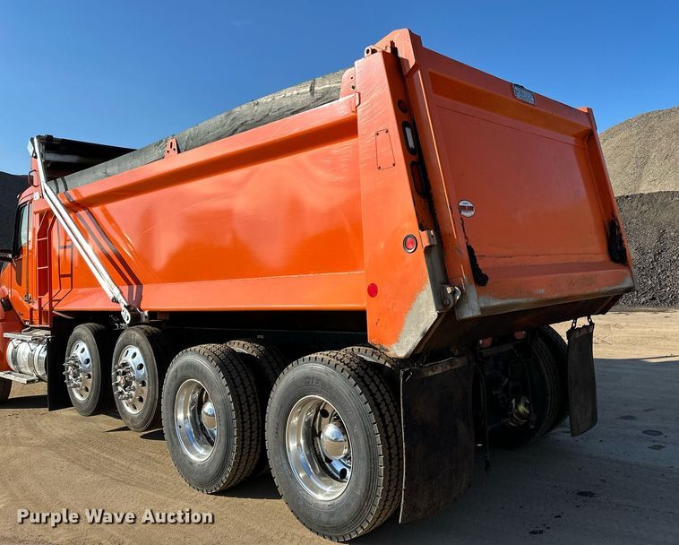 image for item DQ7417 2021 Kenworth  T880 dump truck