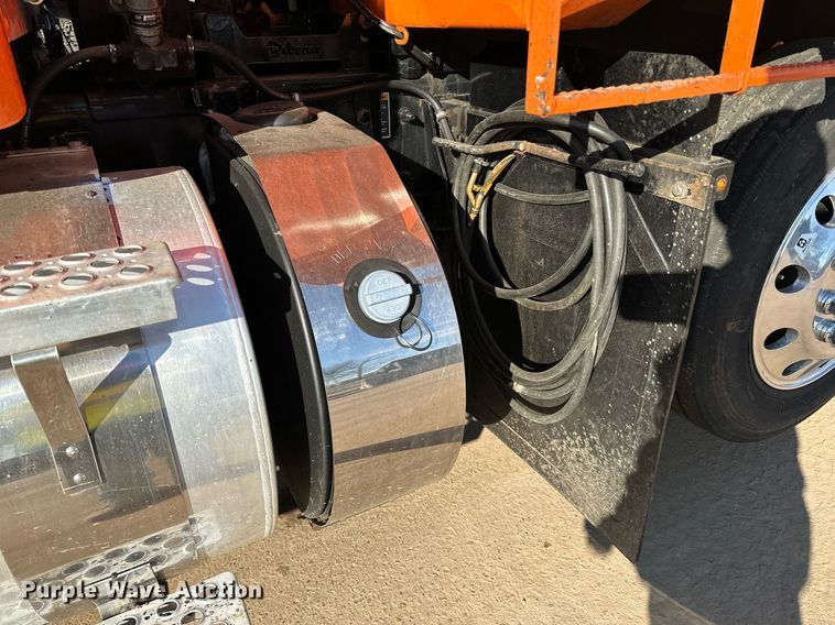 image for item DQ7417 2021 Kenworth  T880 dump truck