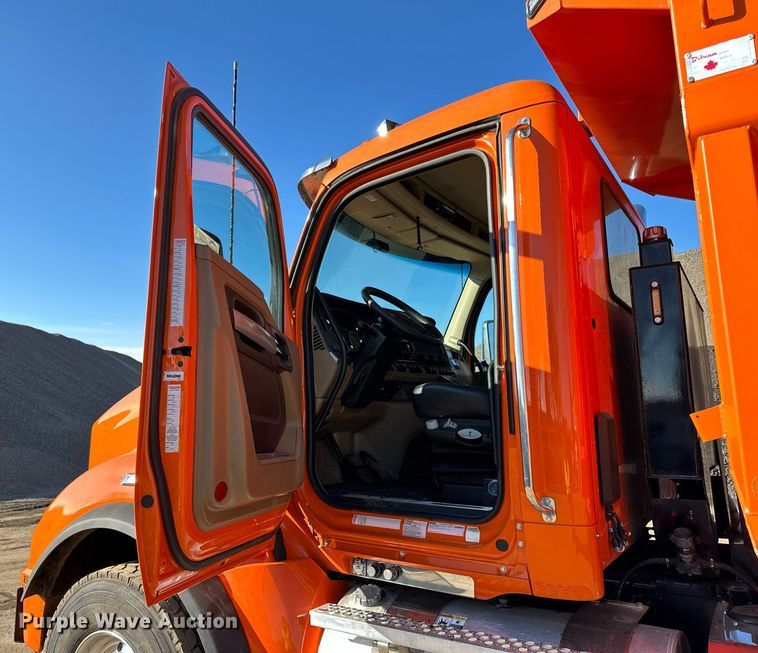 image for item DQ7417 2021 Kenworth  T880 dump truck