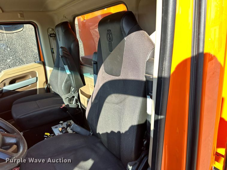 image for item DQ7417 2021 Kenworth  T880 dump truck