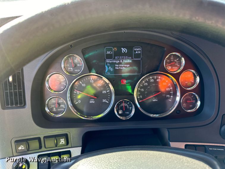 image for item DQ7417 2021 Kenworth  T880 dump truck