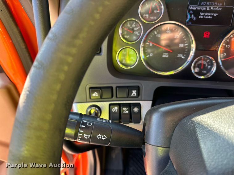 image for item DQ7417 2021 Kenworth  T880 dump truck