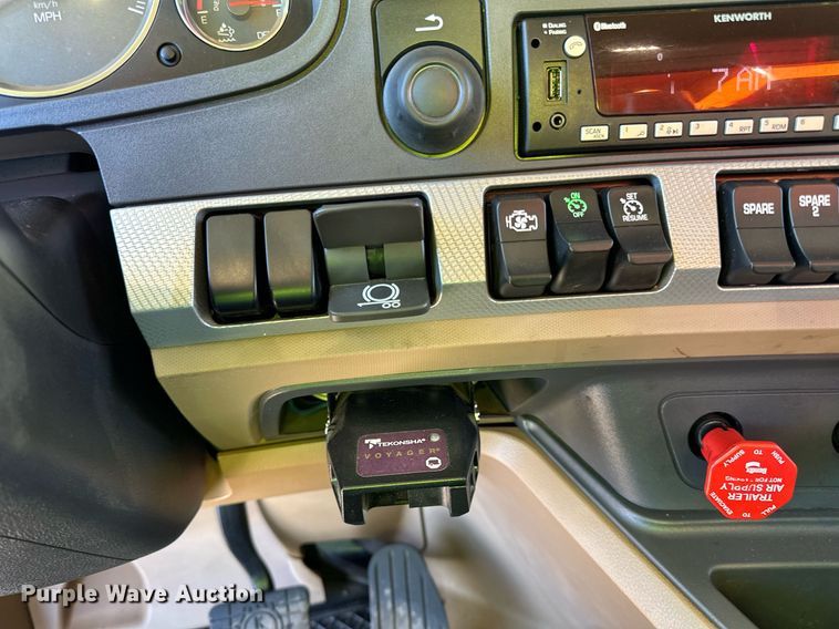 image for item DQ7417 2021 Kenworth  T880 dump truck