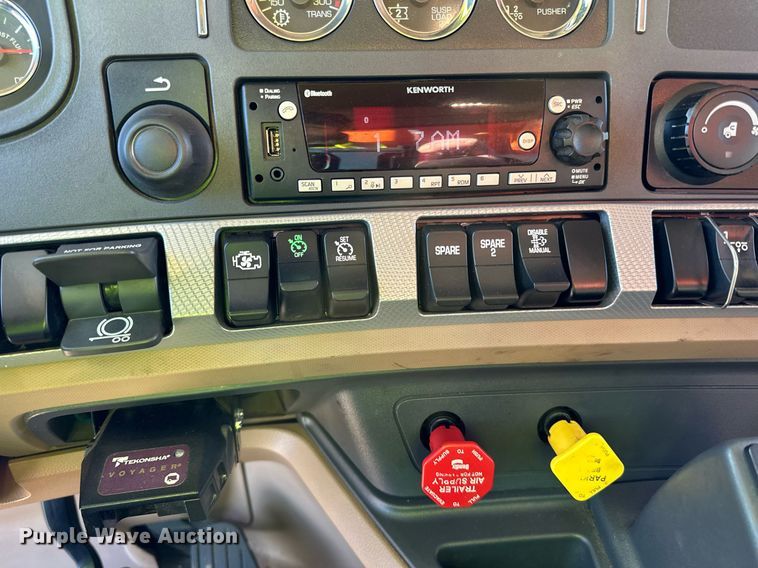 image for item DQ7417 2021 Kenworth  T880 dump truck