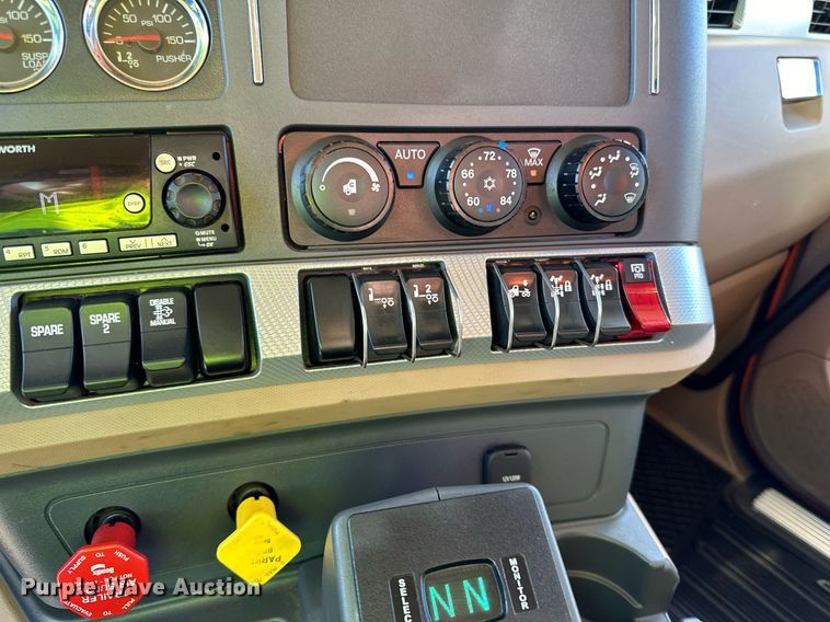 image for item DQ7417 2021 Kenworth  T880 dump truck