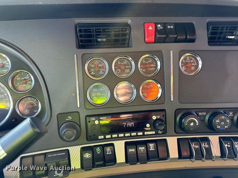 image for item DQ7417 2021 Kenworth  T880 dump truck