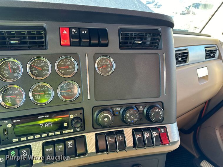 image for item DQ7417 2021 Kenworth  T880 dump truck