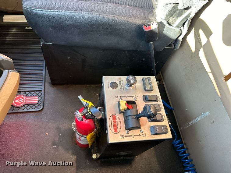 image for item DQ7417 2021 Kenworth  T880 dump truck