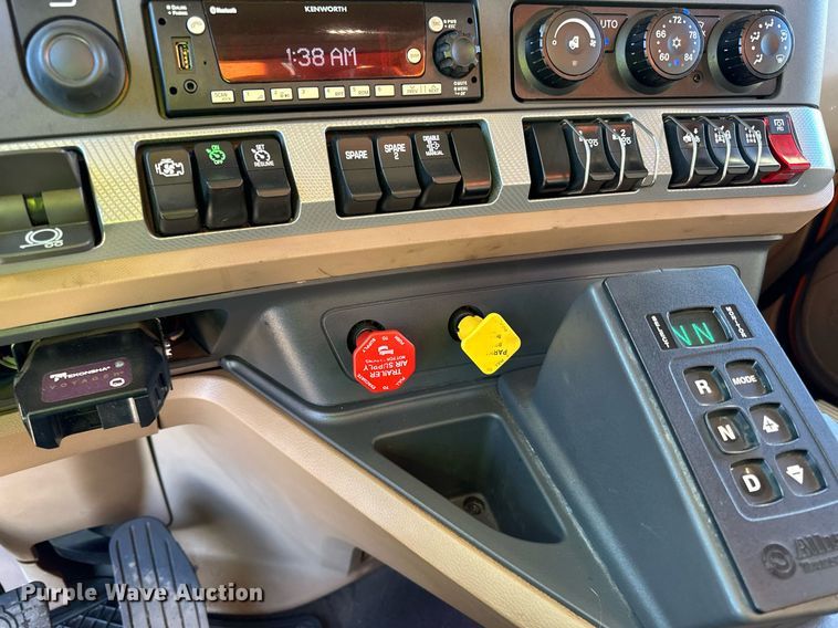 image for item DQ7417 2021 Kenworth  T880 dump truck