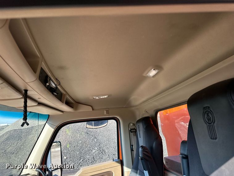 image for item DQ7417 2021 Kenworth  T880 dump truck