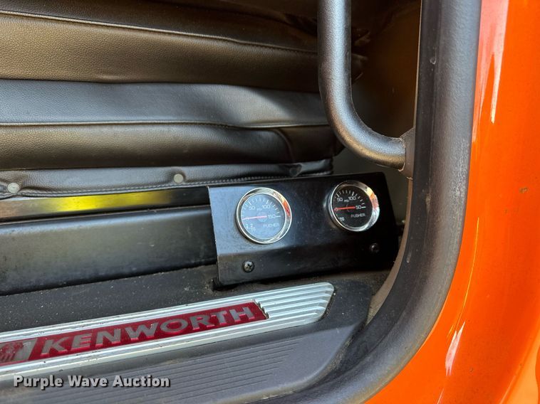 image for item DQ7417 2021 Kenworth  T880 dump truck