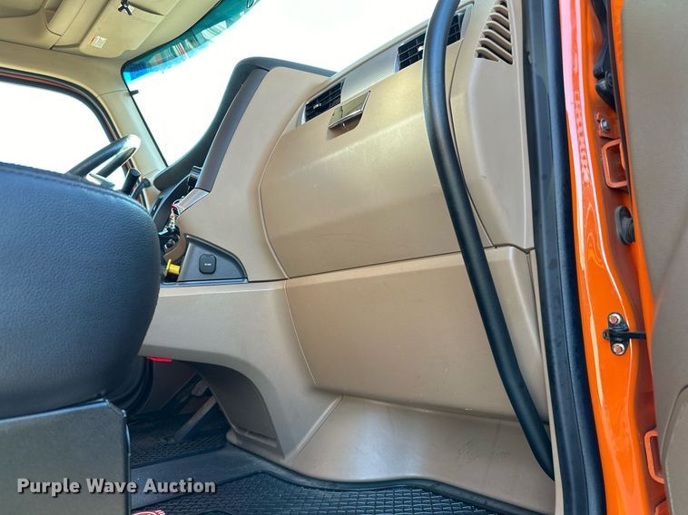 image for item DQ7417 2021 Kenworth  T880 dump truck