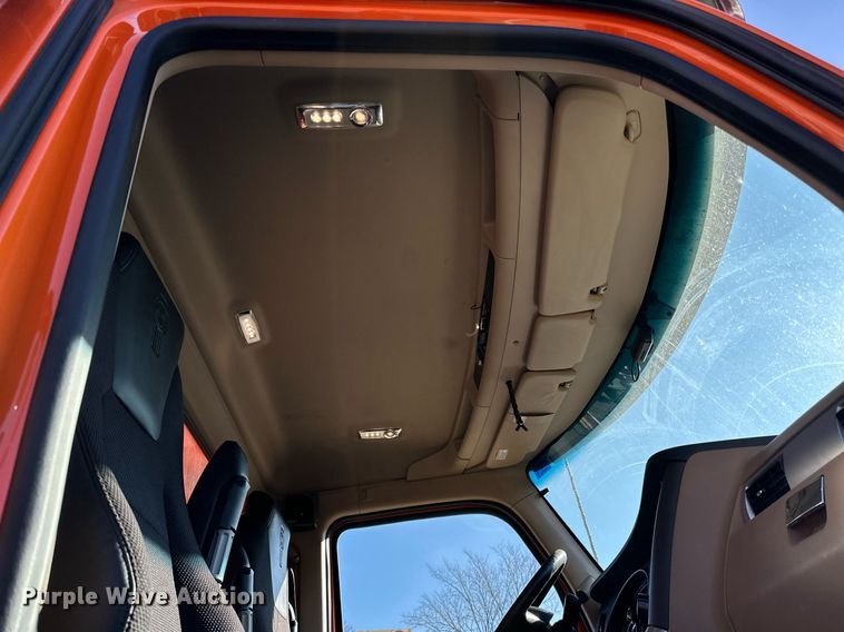 image for item DQ7417 2021 Kenworth  T880 dump truck