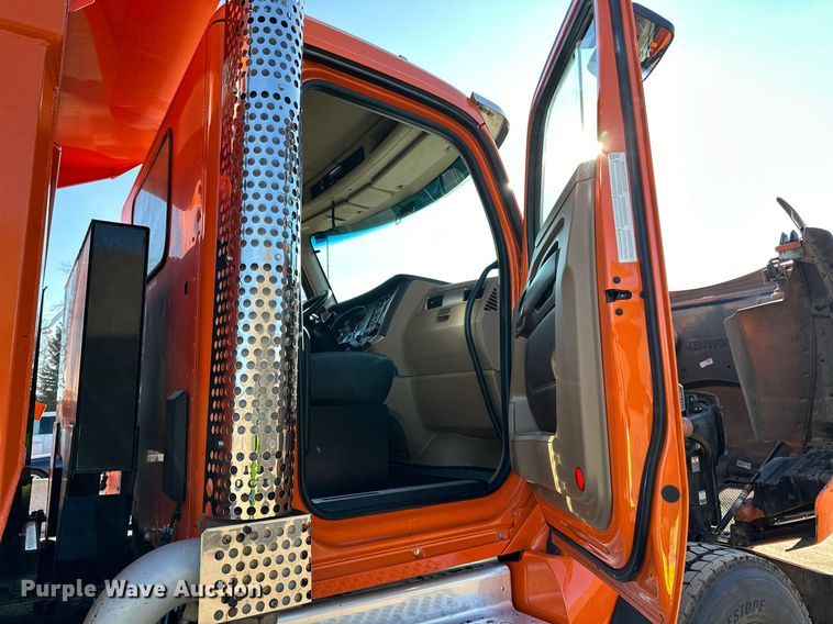 image for item DQ7417 2021 Kenworth  T880 dump truck