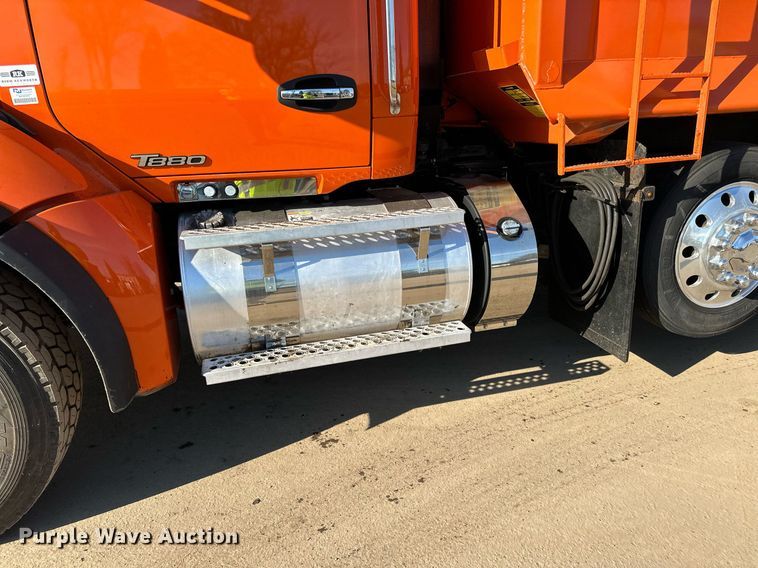 image for item DQ7418 2021 Kenworth  T880 dump truck