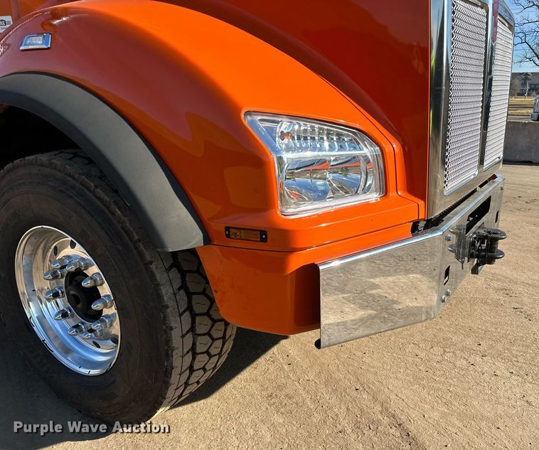 image for item DQ7418 2021 Kenworth  T880 dump truck