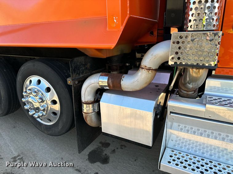 image for item DQ7418 2021 Kenworth  T880 dump truck