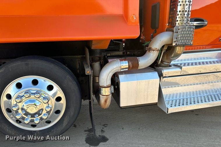 image for item DQ7418 2021 Kenworth  T880 dump truck