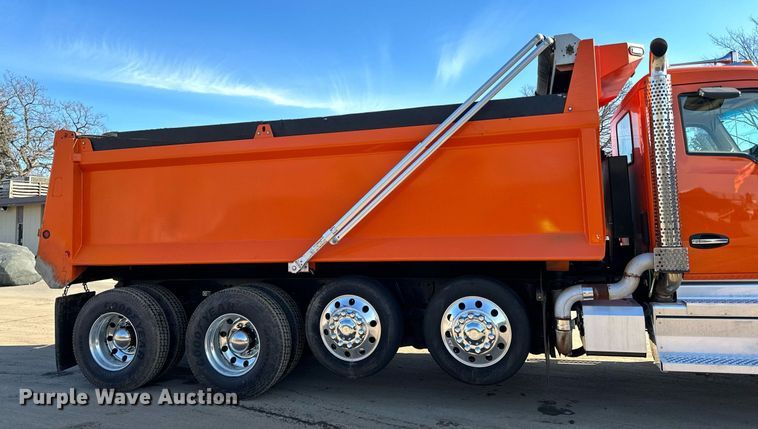 image for item DQ7418 2021 Kenworth  T880 dump truck
