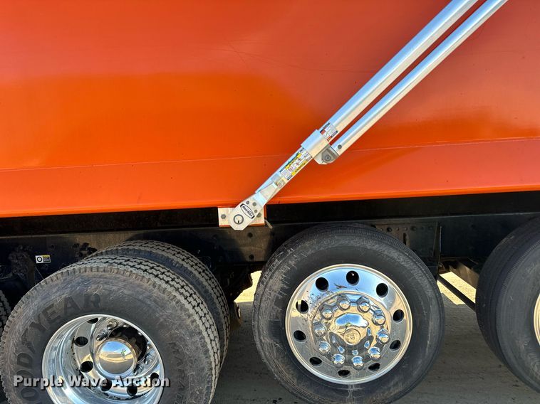 image for item DQ7418 2021 Kenworth  T880 dump truck