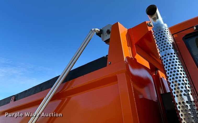 image for item DQ7418 2021 Kenworth  T880 dump truck