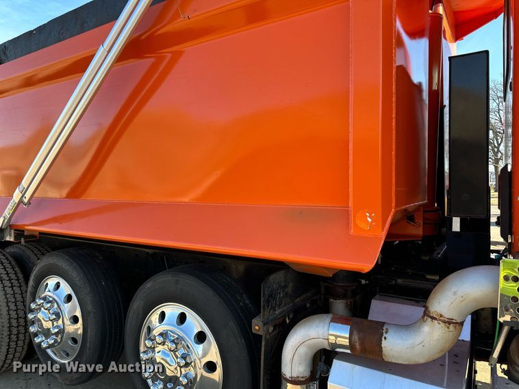 image for item DQ7418 2021 Kenworth  T880 dump truck