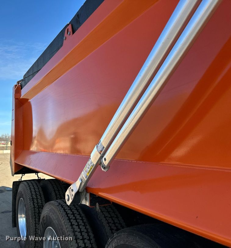 image for item DQ7418 2021 Kenworth  T880 dump truck