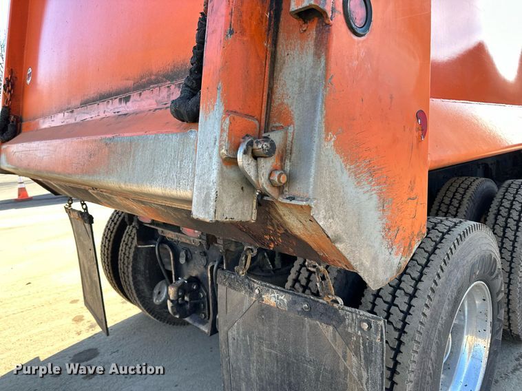 image for item DQ7418 2021 Kenworth  T880 dump truck