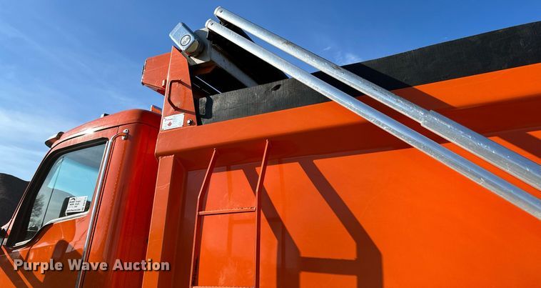 image for item DQ7418 2021 Kenworth  T880 dump truck