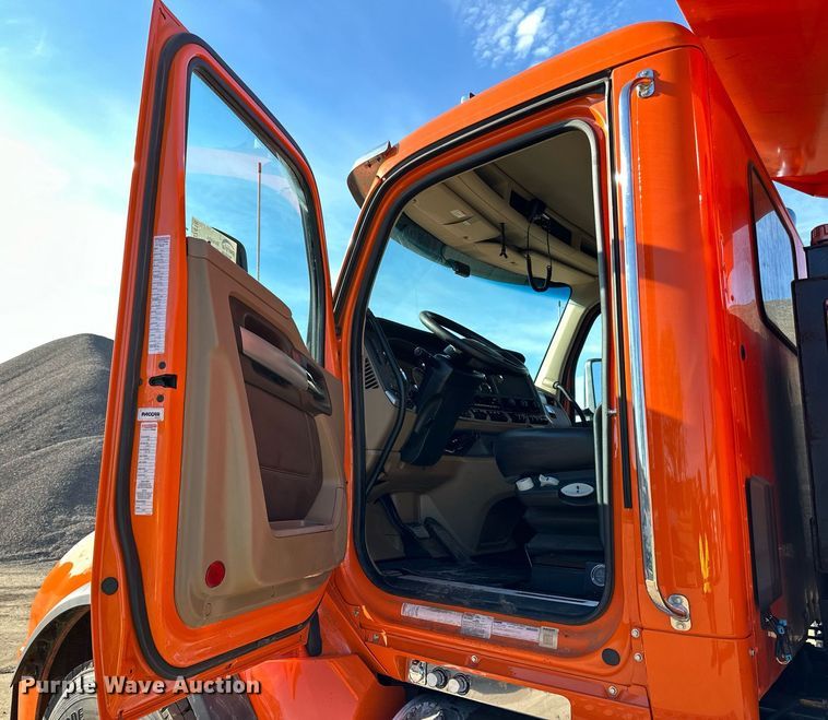 image for item DQ7418 2021 Kenworth  T880 dump truck